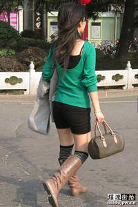 迷人少妇裸体淫交看高清